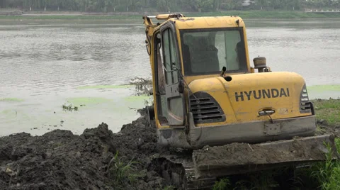 Small excavator at work near riverbed in Chengdu, China 스톡 동영상 39744814