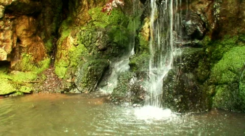 Small fast flowing waterfall 3 Video stock 635985
