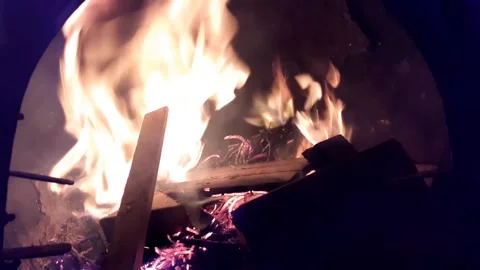 Small Fire at Night 1 Vídeo Stock 130670076