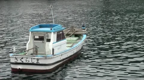 Small fishing boat in a Japanese harbor, Stock Video