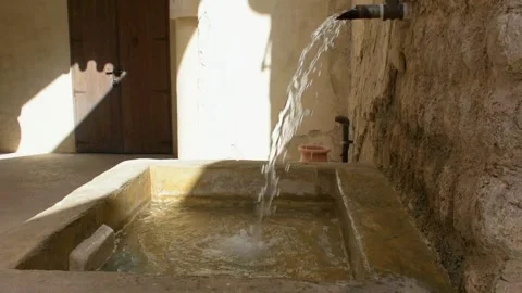Small fountain Vídeos de archivo 142138421