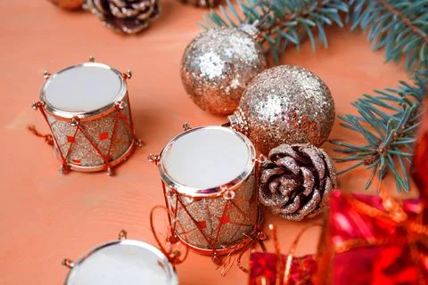 Small gift boxes in a pile on the table, drums and cones - close-up New Year's Stock-Fotos