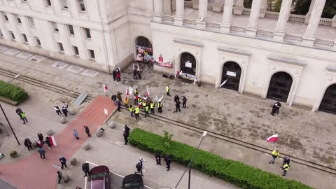 A small group of protesters in front of the Ministry of Agriculture 動画素材 271144821