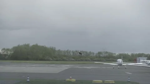 Small helicopter flight Vídeos de archivo 177924481