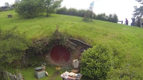 Small Hobbit hole Vídeos de archivo 48212246