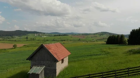 Small house and crop fields 库存影片 90400626