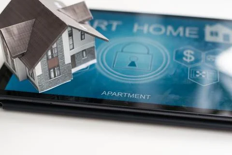 Small house model is on table and icons home electronics devices connecting with Fotos de archivo