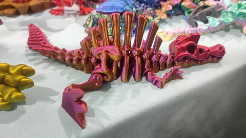 Small ichthyosaurus skeleton printed 3D printer from molten plastic pink orange 库存影片 303956013