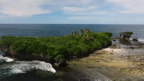 Small island covered with vegetation and sandy shore. Siargao, Philippines. Stock Footage 337445004