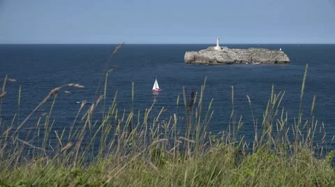 Small island with lighthouse Video stock 54082066