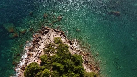 Small island in the sea Video stock 201630763