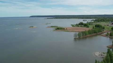 Small Islands and Reed area at Vanersborg, Halleberg in the Horizon, Sweden 库存影片 344945477