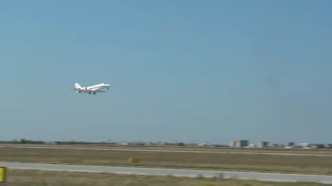 Small jet takes off. Vídeos de archivo 94005126