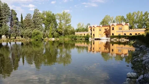 Small lake Vídeos de archivo 137588609