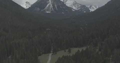 Small Land Patch in Valley Reveals Big Mountain Stockbeeldmateriaal 248734686