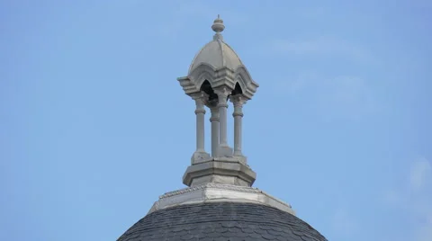 Small lantern tower on top a building in Nice Vídeos de archivo 61064992