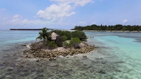 Small Maldives islands 動画素材 187680785