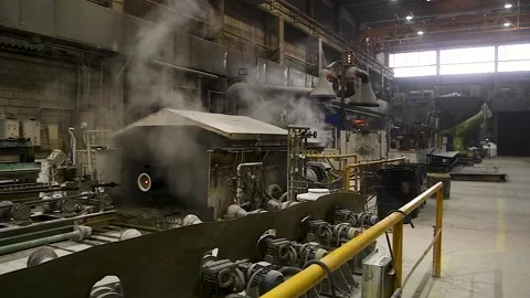 Small metallurgy. Production of high-temperature pipes Vídeo Stock 195972629