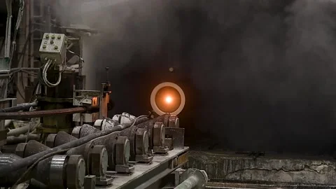 Small metallurgy. Production of high-temperature pipes 動画素材 223690069