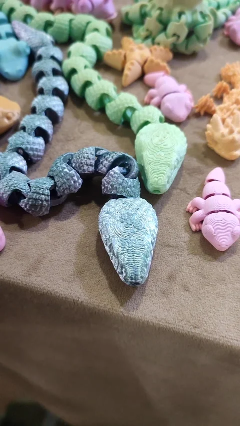 Small models snake and newts printed 3D printer molten plastic Vertical Stock Footage 304104728