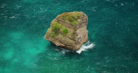 Small Mossy Islet Emerges From Deep Blue Sea Water On Nusa Penida Bali Island Видео 344757409