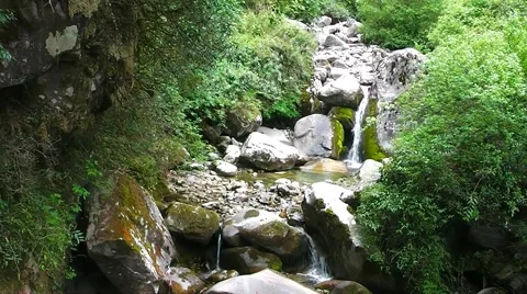 Small mountain waterfall. 스톡 동영상 47869966