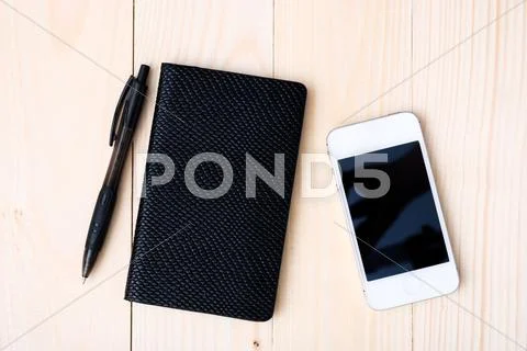 Small notepad with pen and smartphone Stock Photos