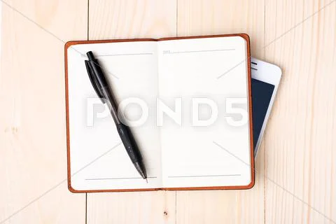 Small notepad with pen and smartphone Stock Photos