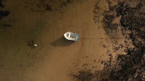 Small ocean rowing boat spinning aerial reveal over water 스톡 동영상 120002965