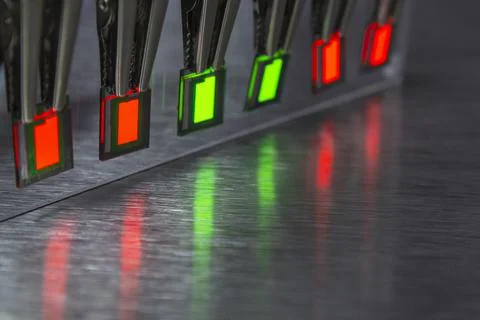 Small oled displays is lighting on a probe station. Lighting display technolo Foto stock
