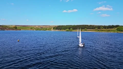 Small one-man boats take part in a lively sailing event, showcasing the spo.. 库存影片 243096824