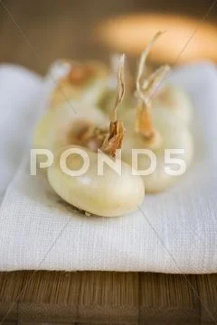 Small onions on linen cloth Stock Photos