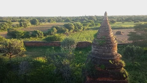 Small pagoda up close, distant pagodas, high angle shot, fields, horizon, Bagan Stockbeeldmateriaal 78654993