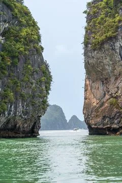 Small passage between two islets in Ha Long Bay, Quang Ninh, Vietnam Stock-Fotos