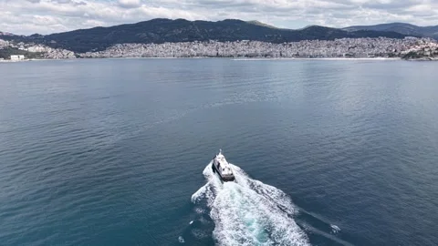 Small Passenger Boat Leaving Wake on Blue Sea Vídeos de archivo 337359358
