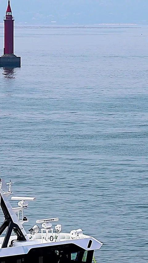 Small Passenger Ship Departing from Hiroshima Port into Seto Inland Sea,Vertical 库存影片 340830507