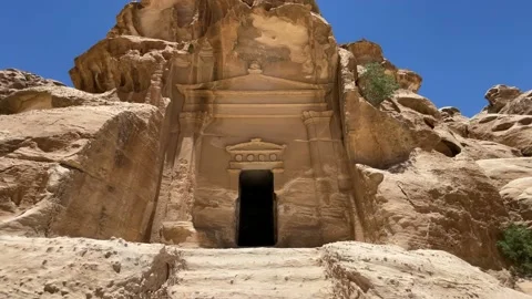 Small Petra of Jordan. The Monastery building behind twigs in the historic and Vídeos de archivo 237809033