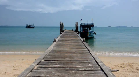 A small pier 库存影片 36404987