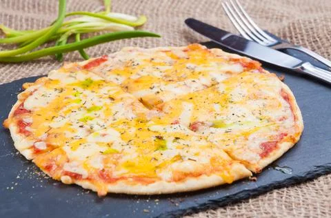 Small pizza assorted cheeses or four cheeses Foto stock