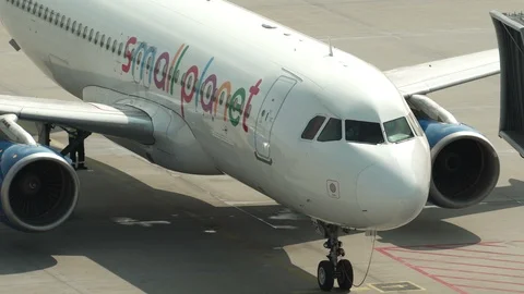 Small Planet Airlines Plane Loading Ramp Away 動画素材 90014189
