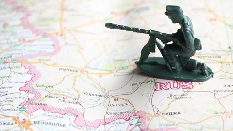 Small plastic soldiers lie on a map of Russia, war Stock Footage 267125644