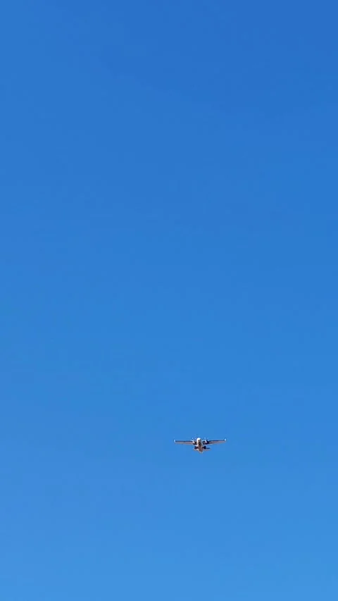 Small propeller airplane flying against clear blue sky. vertical. 動画素材 331508089