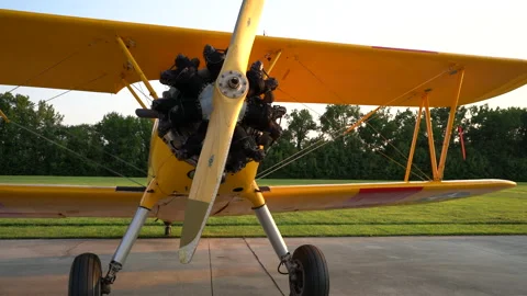 Small Propeller Airplane Flying Sky Fixed Wing Aviation Travel 4K Vídeos de archivo 161913446