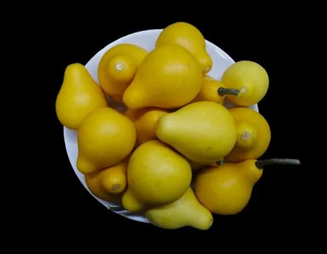 Small pumpkins lie on a plate Foto stock
