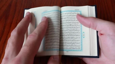 The small Quran in man's hands 스톡 동영상 52511796
