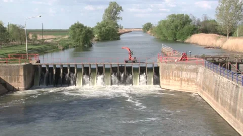 Small river dam Stock-Footage 37255565