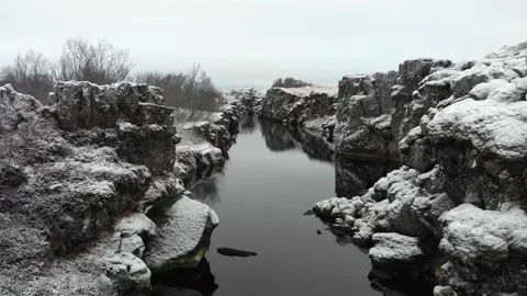 Small river in iceland during winter with snow Video stock 158748875