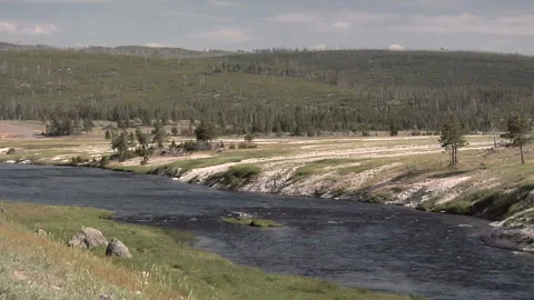 Small River in Montana 스톡 동영상 327887932