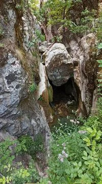 Small river on the path of Black Cave close to Proussos village in Karpenissi 스톡 사진