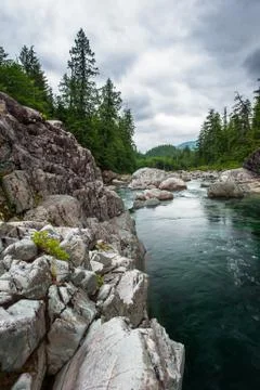 Small river on sutton pass, vancouver island Foto stock